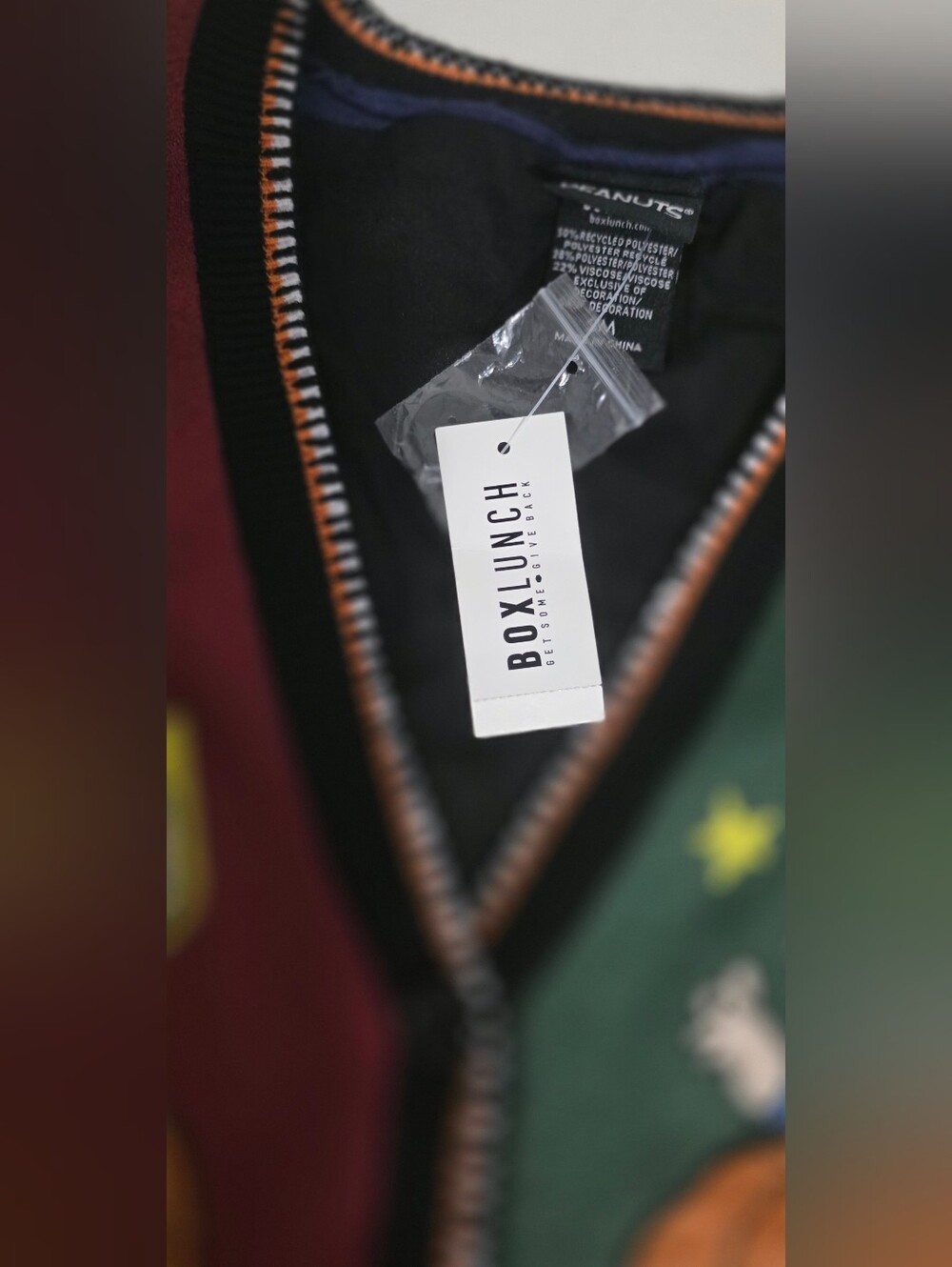 Box Lunch Peanuts Cardigan Vest Size Small NWT Unisex - Picture 12 of 15
